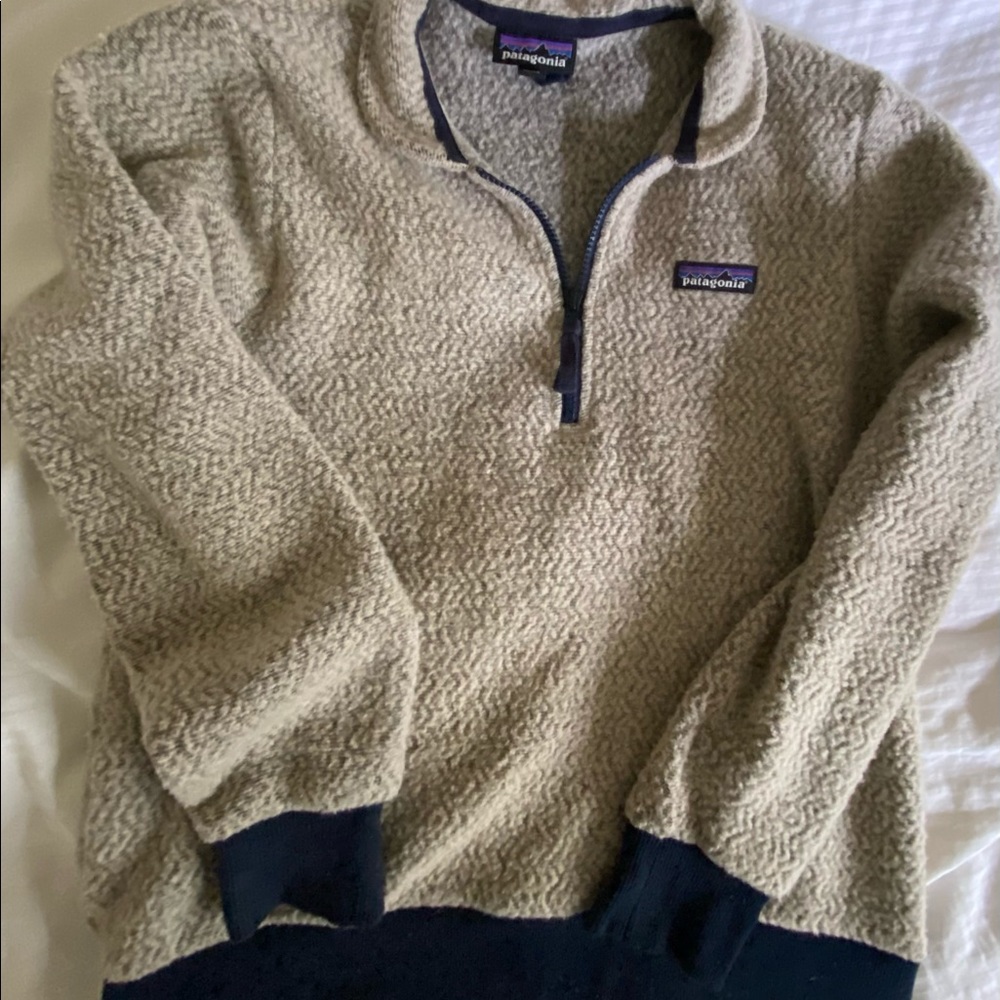 Women’s medium Patagonia pullover